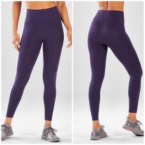 Fabletics Seamless High-Waisted Solid Legging